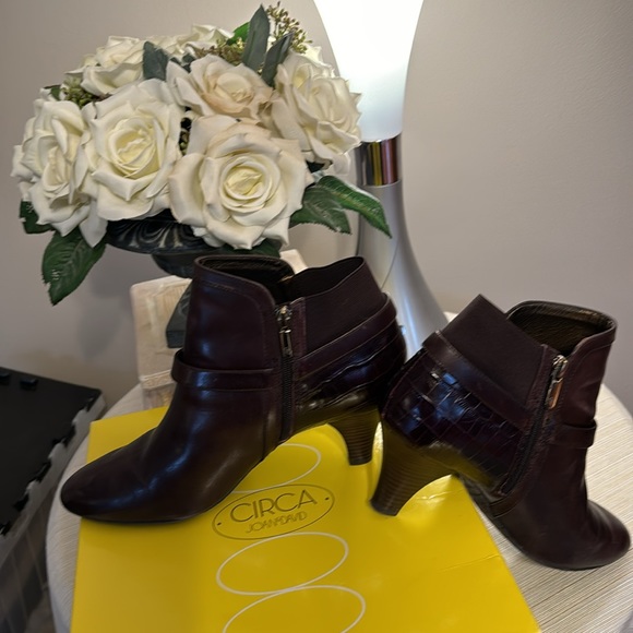 CIRCA JOAN&DAVID Brown Leather Booties - Picture 4 of 10